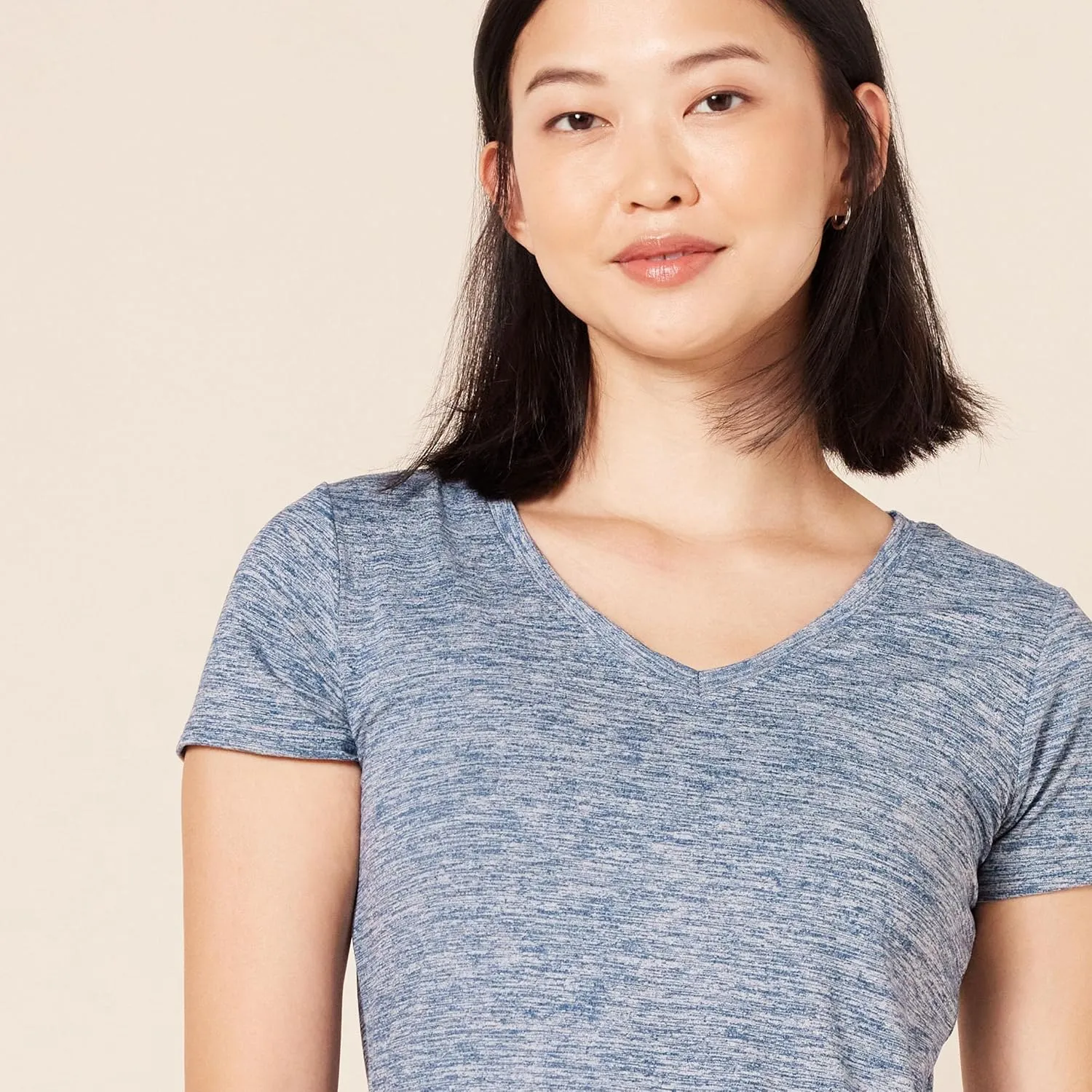 Amazon Essentials Women's Active Quick Dry Tech Stretch Short-Sleeve V-Neck T-Shirt (Available in Plus Size), Pack of 2
