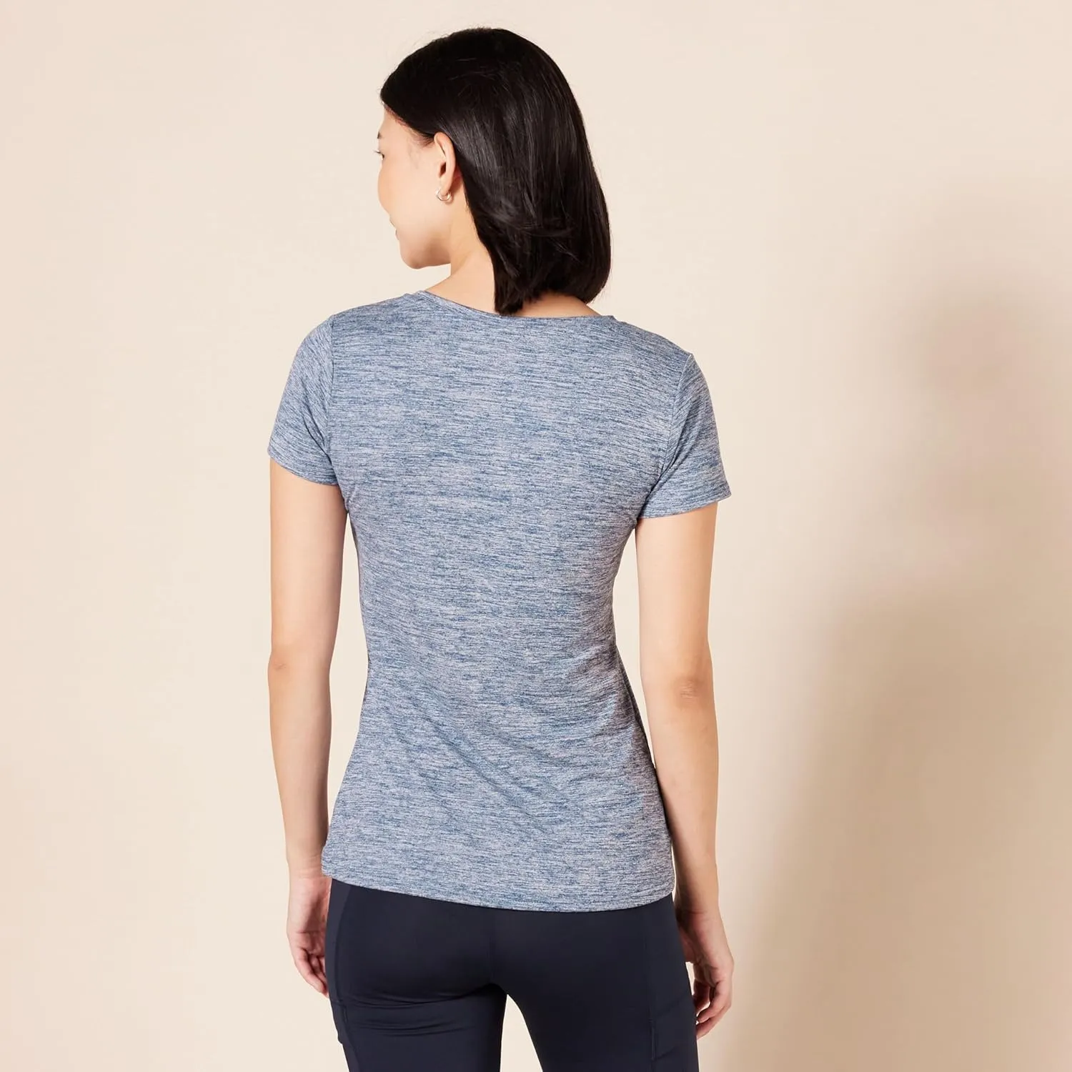 Amazon Essentials Women's Active Quick Dry Tech Stretch Short-Sleeve V-Neck T-Shirt (Available in Plus Size), Pack of 2