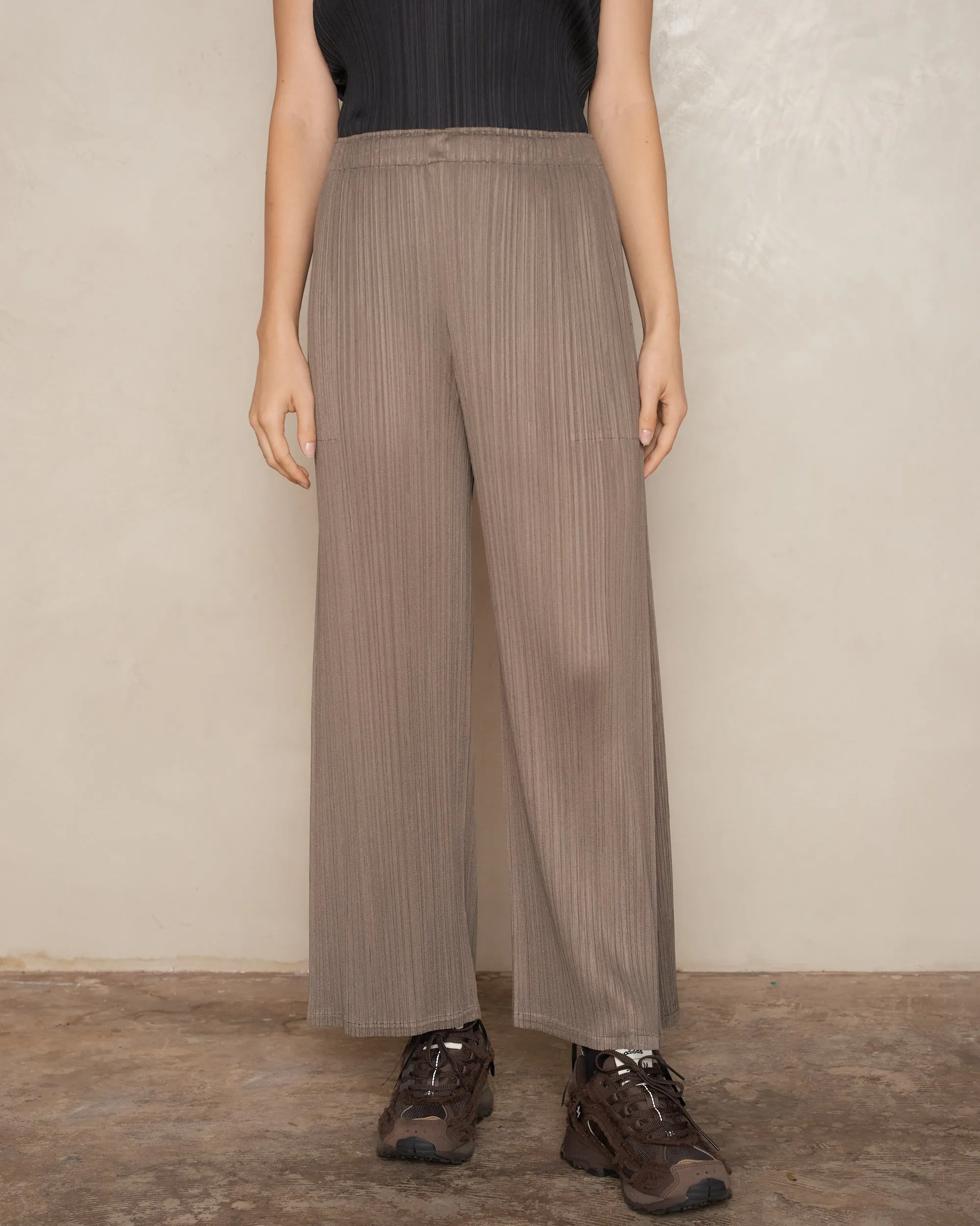 Khaki Signature Pleat Trouser