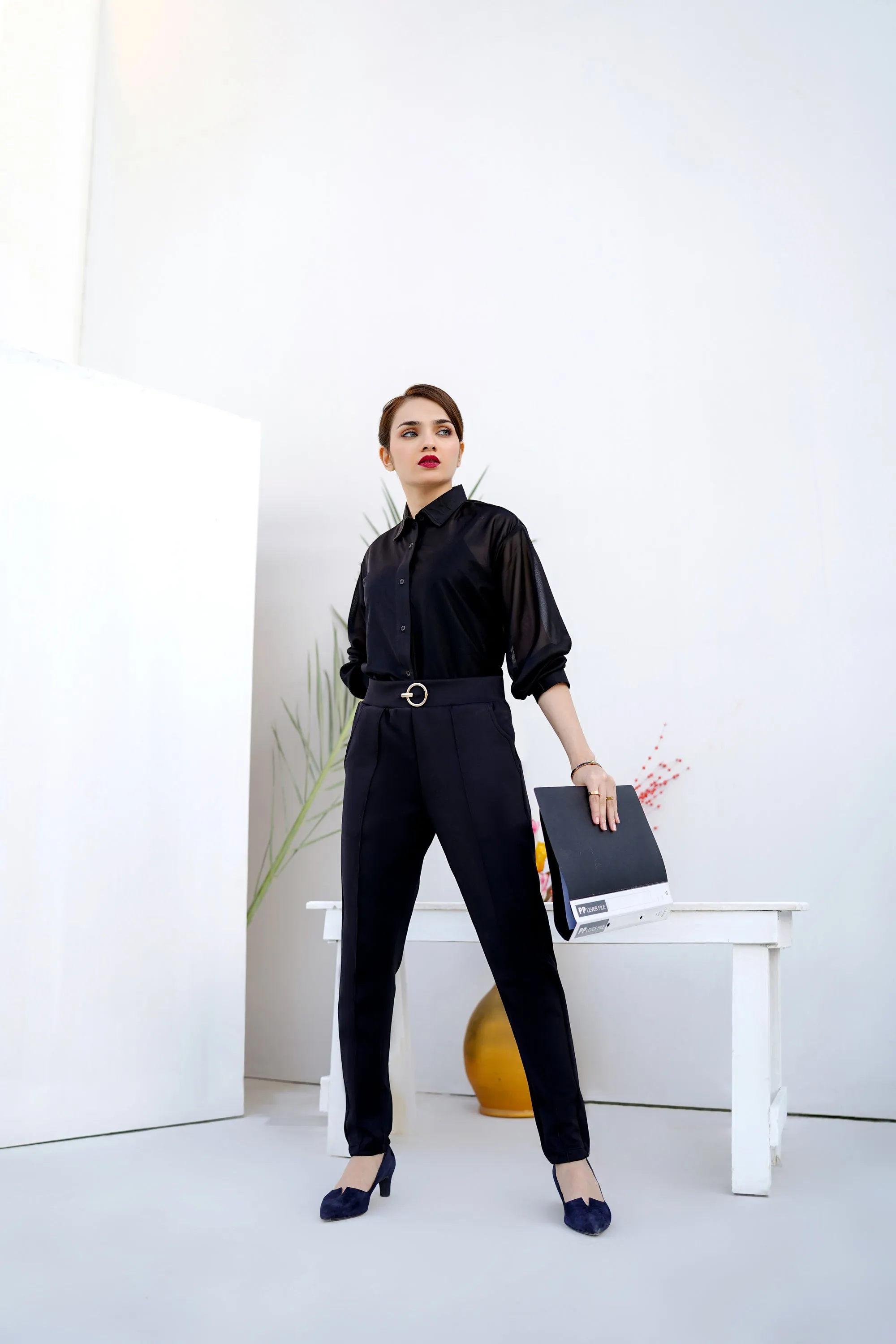 Straight Sleek Pants - Black