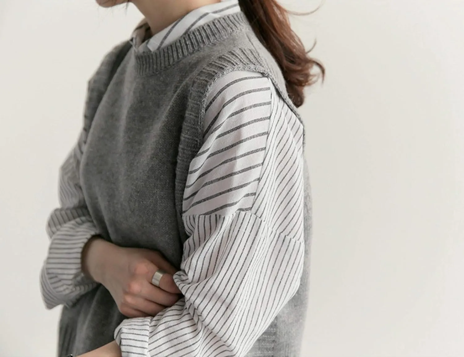 UANEO Women's Basic Round Neck Sleeveless High Low Pullover Knit Sweater Vest